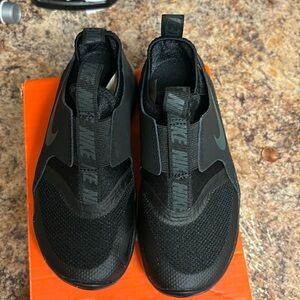 KIDS NIKE FLEX RUNNER SNEAKERS (NIB) 12C